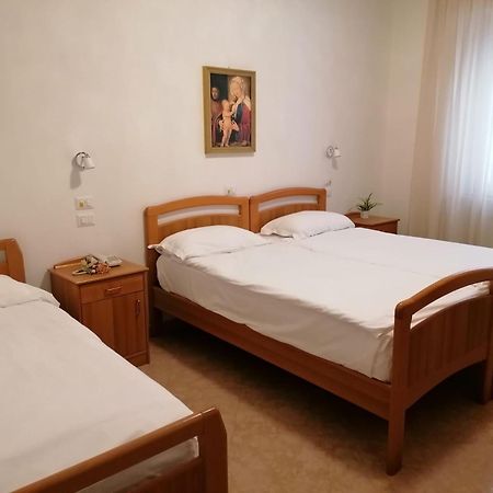 Casa Vacanza - Casa Del Padre Nascimbeni Torri Del Benaco Exteriér fotografie