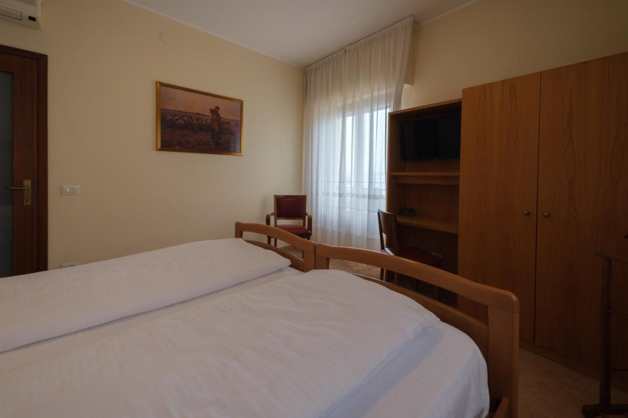 Casa Vacanza - Casa Del Padre Nascimbeni Torri Del Benaco Exteriér fotografie